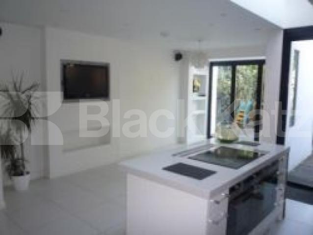 			Amazing house!, 5 Bedroom, 1 bath, 1 reception House			 Fairfield Road, CROUCH END