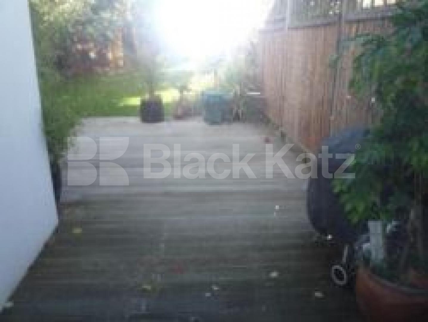 			Amazing house!, 5 Bedroom, 1 bath, 1 reception House			 Fairfield Road, CROUCH END