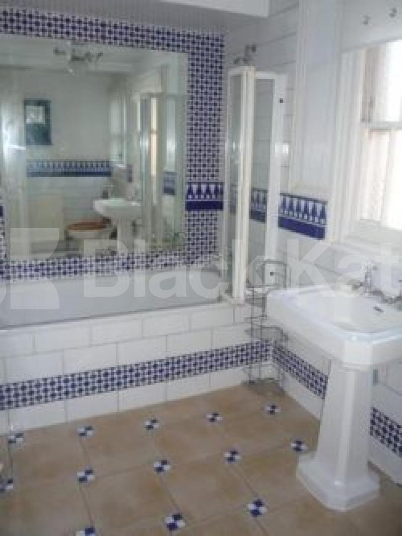 			Amazing house!, 5 Bedroom, 1 bath, 1 reception House			 Fairfield Road, CROUCH END