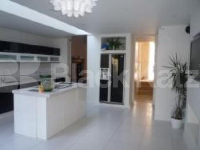 			Amazing house!, 5 Bedroom, 1 bath, 1 reception House			 Fairfield Road, CROUCH END