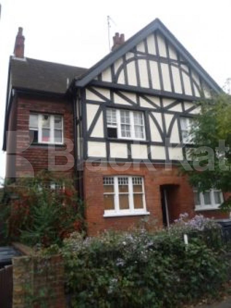 			2 Bedroom, 1 bath, 1 reception Flat			 Glebe Road, CROUCH END