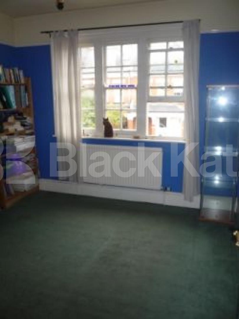 			2 Bedroom, 1 bath, 1 reception Flat			 Glebe Road, CROUCH END