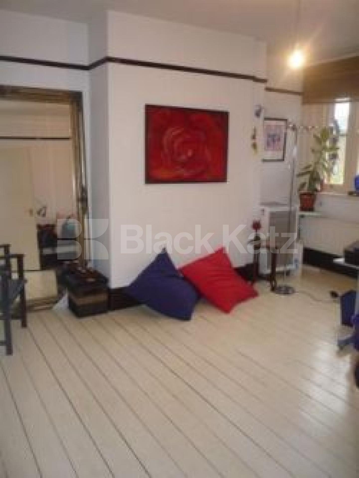 			2 Bedroom, 1 bath, 1 reception Flat			 Glebe Road, CROUCH END N8