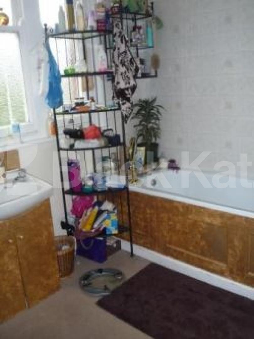 			2 Bedroom, 1 bath, 1 reception Flat			 Glebe Road, CROUCH END