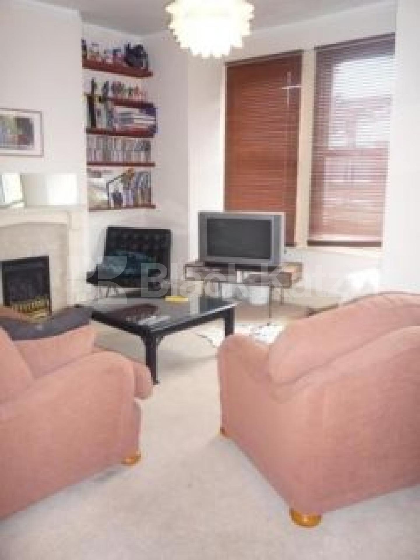 			LET!, 3 Bedroom, 1 bath, 1 reception Flat			 Nightingale Lane, CROUCH END N8