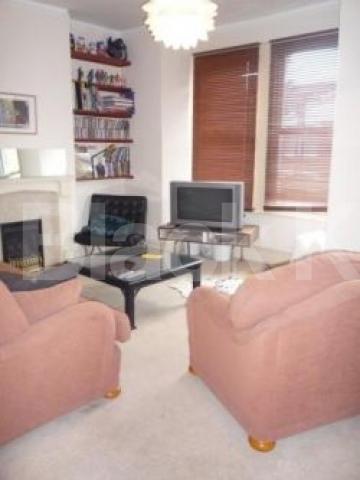 			LET!, 3 Bedroom, 1 bath, 1 reception Flat			 Nightingale Lane, CROUCH END