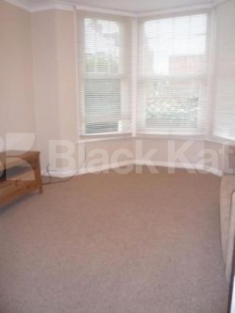 			LET!, 2 Bedroom, 1 bath, 1 reception Ground Floor Flat			 Harvey Road, CROUCH END