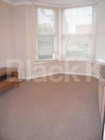 			LET!, 2 Bedroom, 1 bath, 1 reception Ground Floor Flat			 Harvey Road, CROUCH END