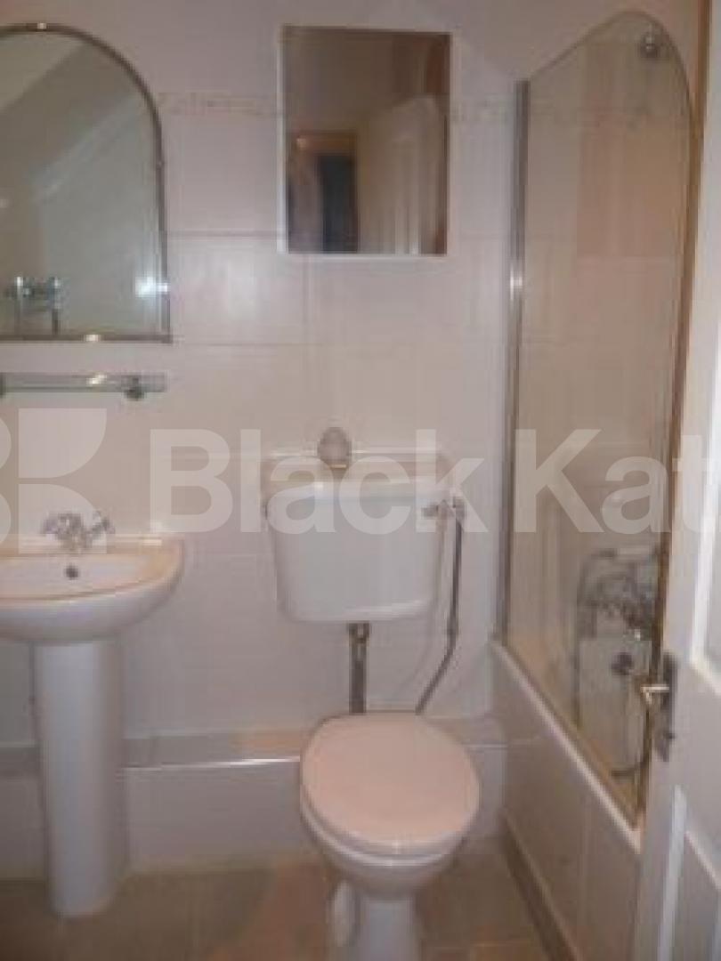 			LET!, 2 Bedroom, 1 bath, 1 reception Ground Floor Flat			 Harvey Road, CROUCH END