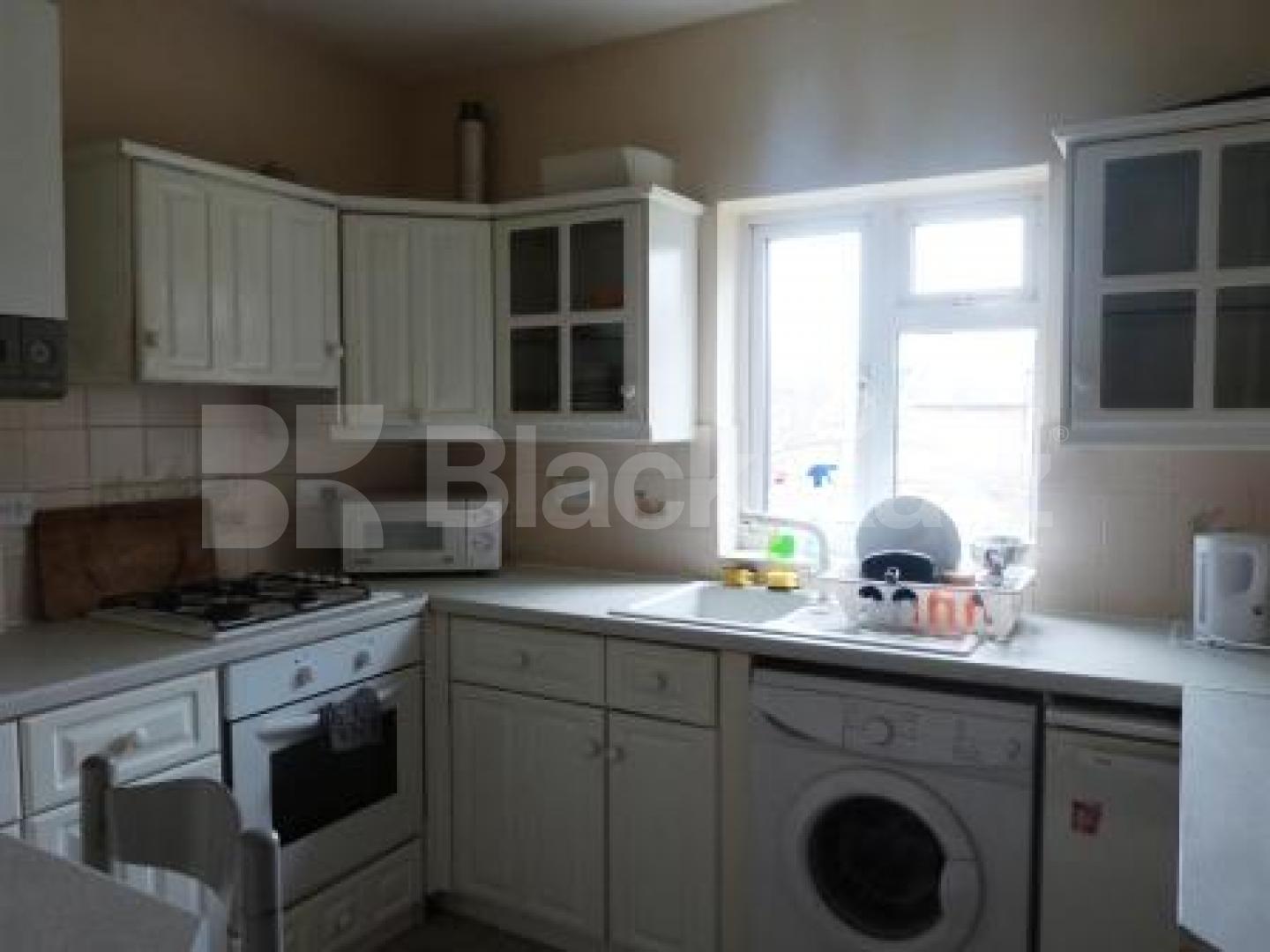 			2 Bedroom, 1 bath, 1 reception Flat			 Firs Avenue, Muswell Hill