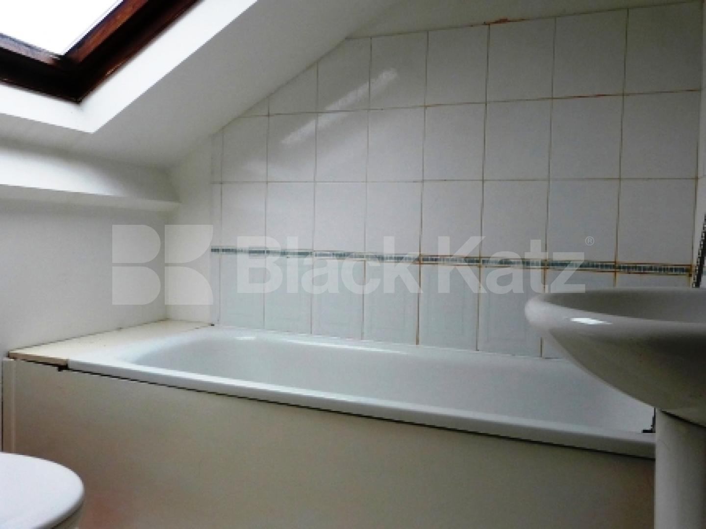 			2 Bedroom, 1 bath, 1 reception Flat			 Firs Avenue, Muswell Hill