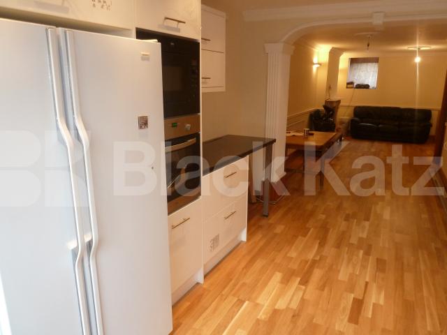 			NEW INSTRUCTION!!!!, 4 Bedroom, 1 bath, 1 reception House			 Penton Street, ANGEL-ISLINGTON