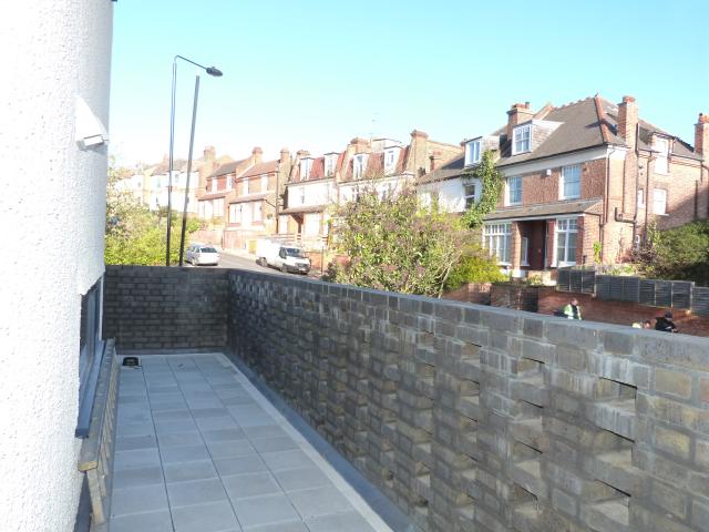 			3 Bedroom, 1 bath, 1 reception Flat			 Mill Lane, WEST HAMPSTEAD