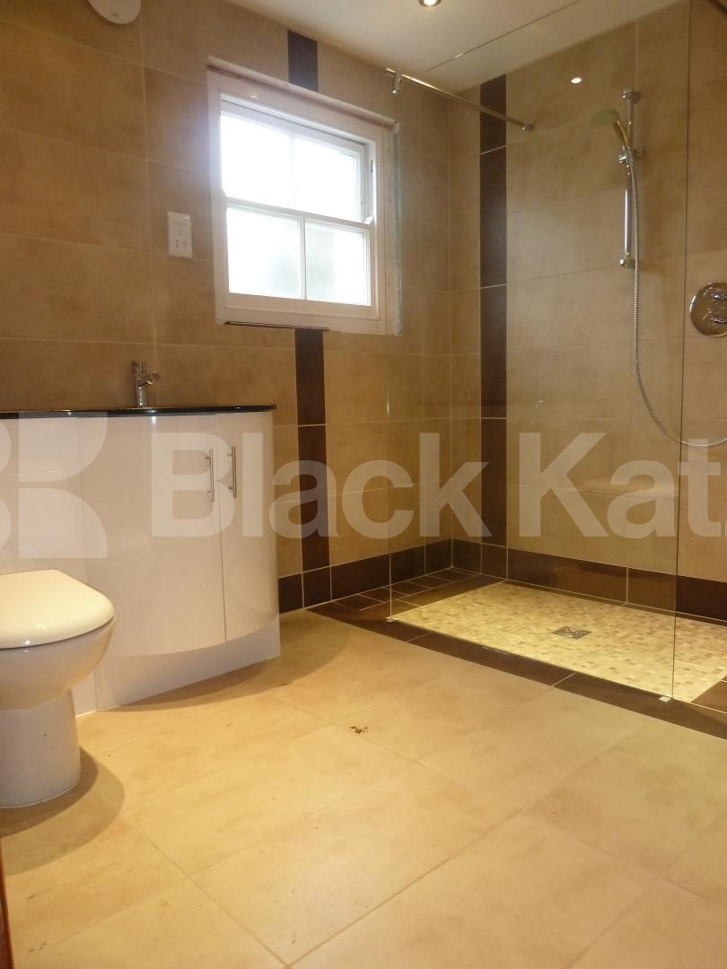 			NEW INSTRUCTION!!!!, 4 Bedroom, 1 bath, 1 reception House			 Penton Street, ANGEL-ISLINGTON