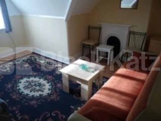 			PREMIER ROAD!!!, 1 Bedroom, 1 bath, 1 reception Flat			 Berkeley Road, CROUCH END N8