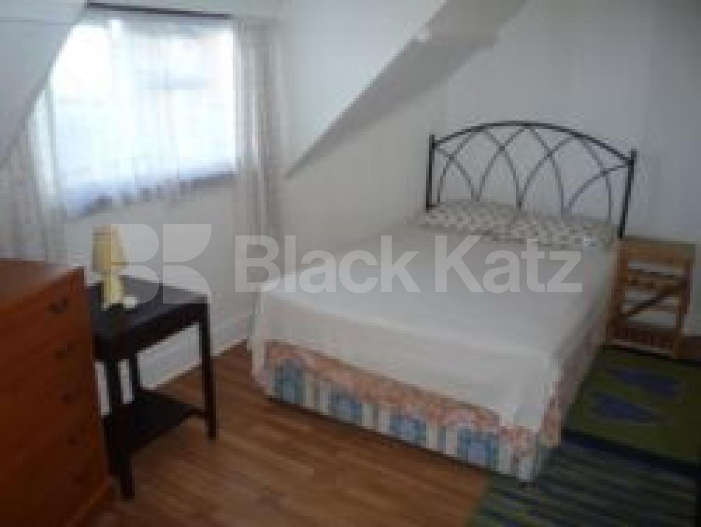 			PREMIER ROAD!!!, 1 Bedroom, 1 bath, 1 reception Flat			 Berkeley Road, CROUCH END N8