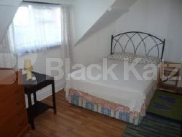 			PREMIER ROAD!!!, 1 Bedroom, 1 bath, 1 reception Flat			 Berkeley Road, CROUCH END N8