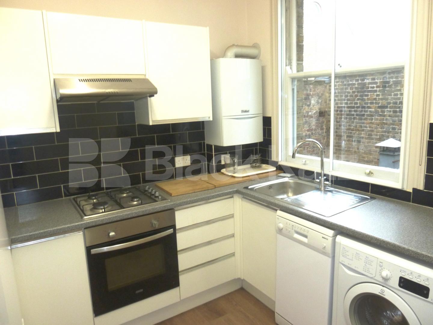 			NEW INSTRUCTION, 4 Bedroom, 1 bath, 1 reception Flat			 Holloway Road, HOLLOWAY