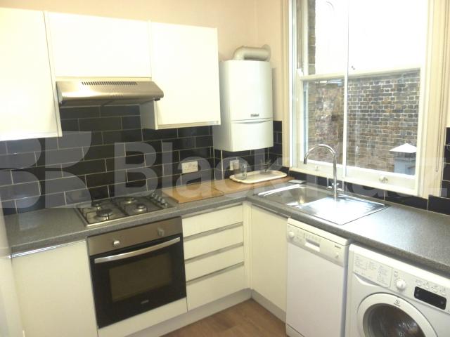 			NEW INSTRUCTION, 4 Bedroom, 1 bath, 1 reception Flat			 Holloway Road, HOLLOWAY