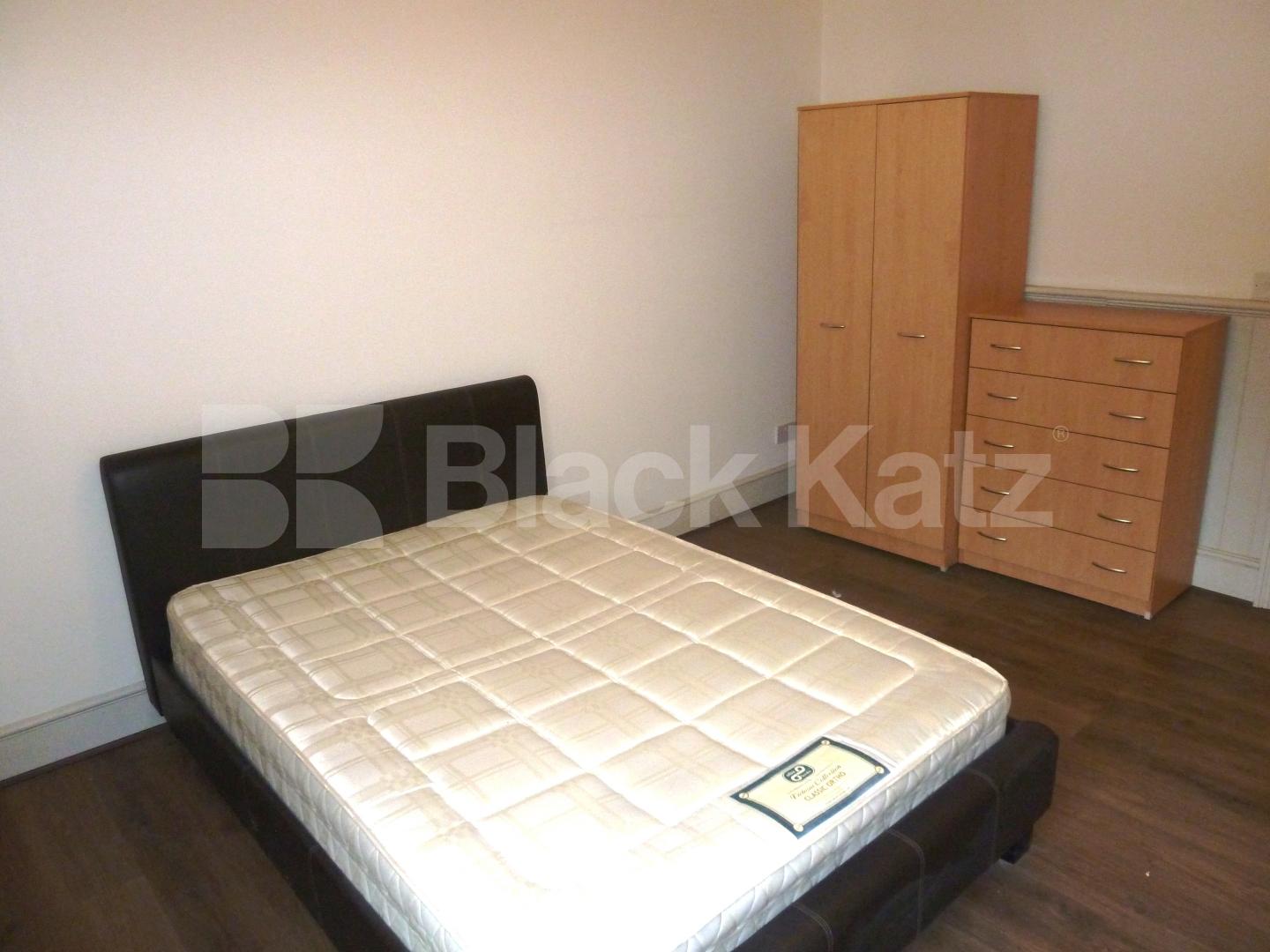 			NEW INSTRUCTION, 4 Bedroom, 1 bath, 1 reception Flat			 Holloway Road, HOLLOWAY