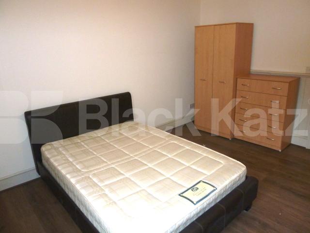 			NEW INSTRUCTION, 4 Bedroom, 1 bath, 1 reception Flat			 Holloway Road, HOLLOWAY