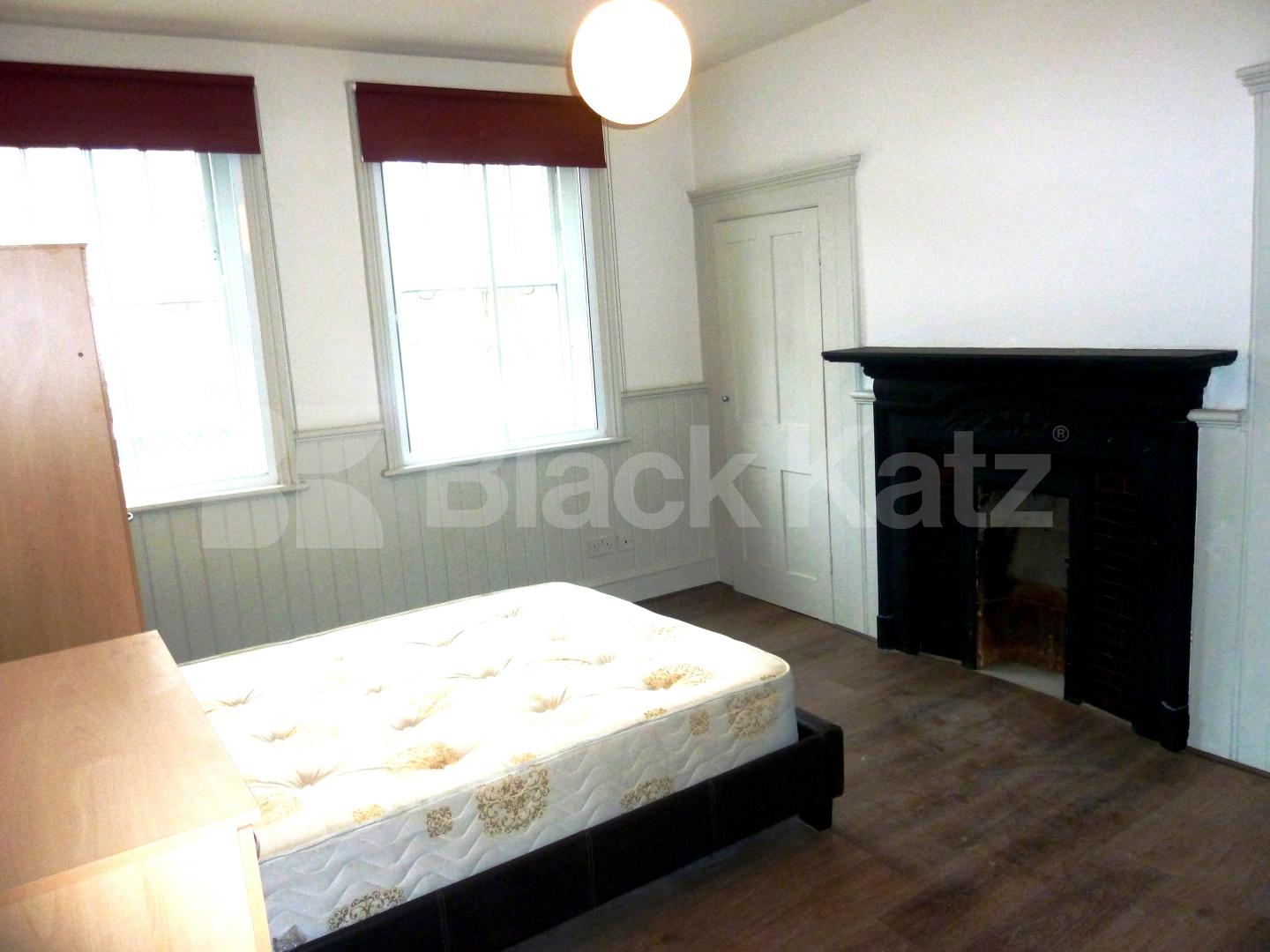 			NEW INSTRUCTION, 4 Bedroom, 1 bath, 1 reception Flat			 Holloway Road, HOLLOWAY