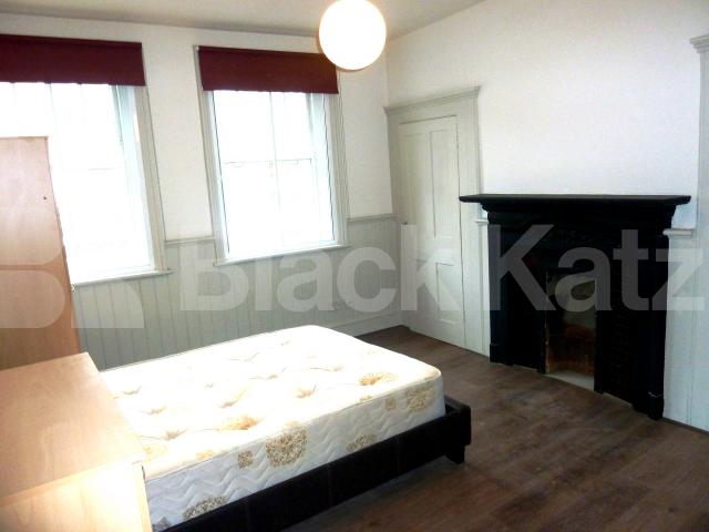 			NEW INSTRUCTION, 4 Bedroom, 1 bath, 1 reception Flat			 Holloway Road, HOLLOWAY