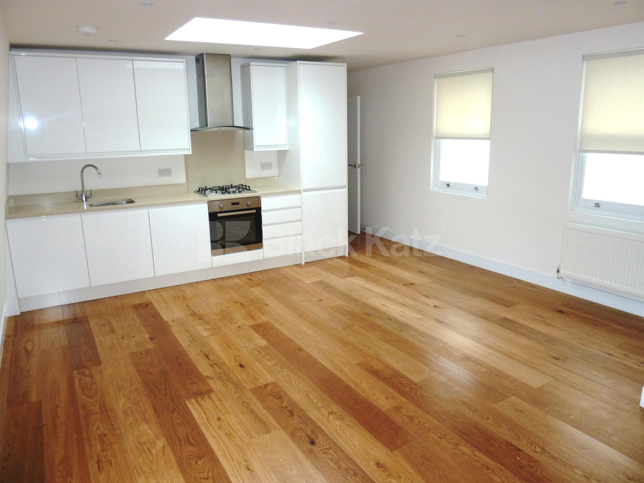 			NEW INSTRUCTION!, 2 Bedroom, 1 bath, 1 reception Flat			 Holloway Road, HOLLOWAY N7