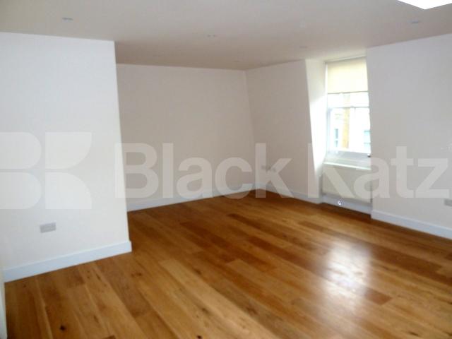 			NEW INSTRUCTION!, 2 Bedroom, 1 bath, 1 reception Flat			 Holloway Road, HOLLOWAY