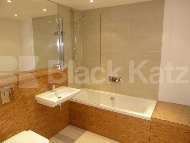 			NEW INSTRUCTION!, 2 Bedroom, 1 bath, 1 reception Flat			 Holloway Road, HOLLOWAY