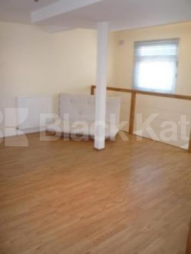 			A must see!, 1 Bedroom, 1 bath, 1 reception Mews House			 Colina Mews, TURNPIKE LANE