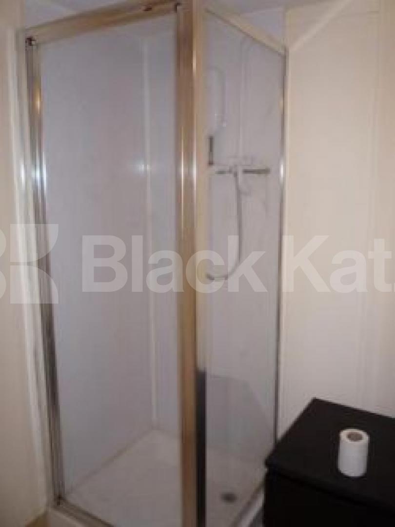 			A must see!, 1 Bedroom, 1 bath, 1 reception Mews House			 Colina Mews, TURNPIKE LANE