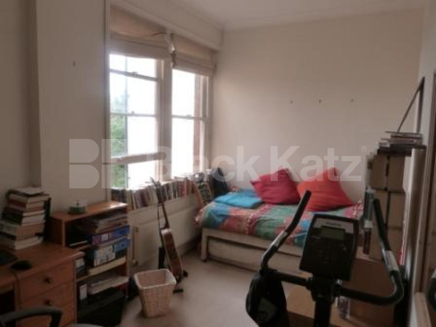 			2 Bedroom, 1 bath, 1 reception Flat			 Ferme Park Road, CROUCH END