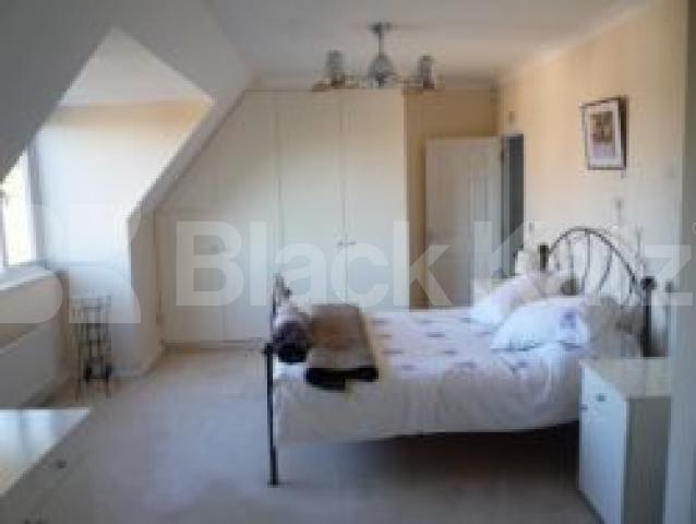 			Like no other!, 3 Bedroom, 1 bath, 1 reception Penthouse			 Hoptree Close, WOODSIDE PARK