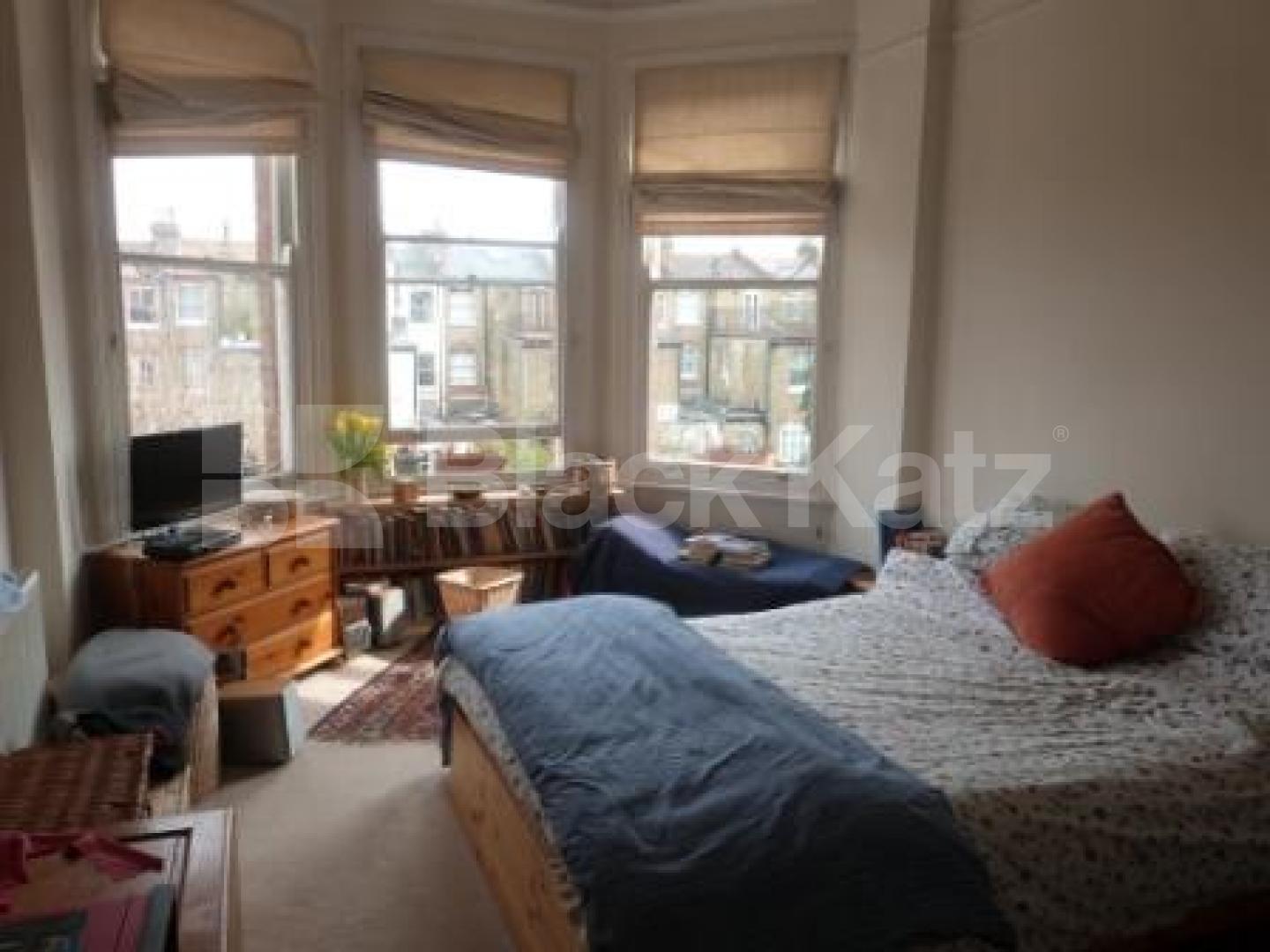 			2 Bedroom, 1 bath, 1 reception Flat			 Ferme Park Road, CROUCH END