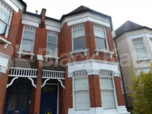 			2 Bedroom, 1 bath, 1 reception Flat			 Ferme Park Road, CROUCH END