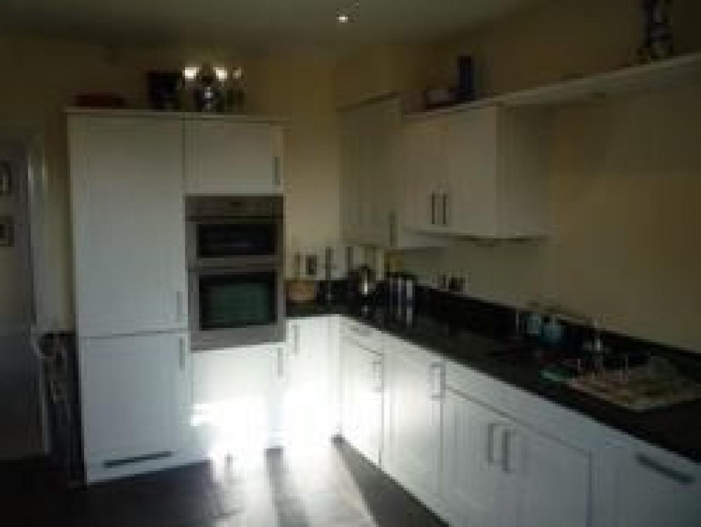 			STUNNING PENTHOUSE, 3 Bedroom, 1 bath, 1 reception Flat			 Hoptree Close, WOODSIDE PARK