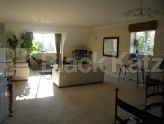 			Like no other!, 3 Bedroom, 1 bath, 1 reception Penthouse			 Hoptree Close, WOODSIDE PARK