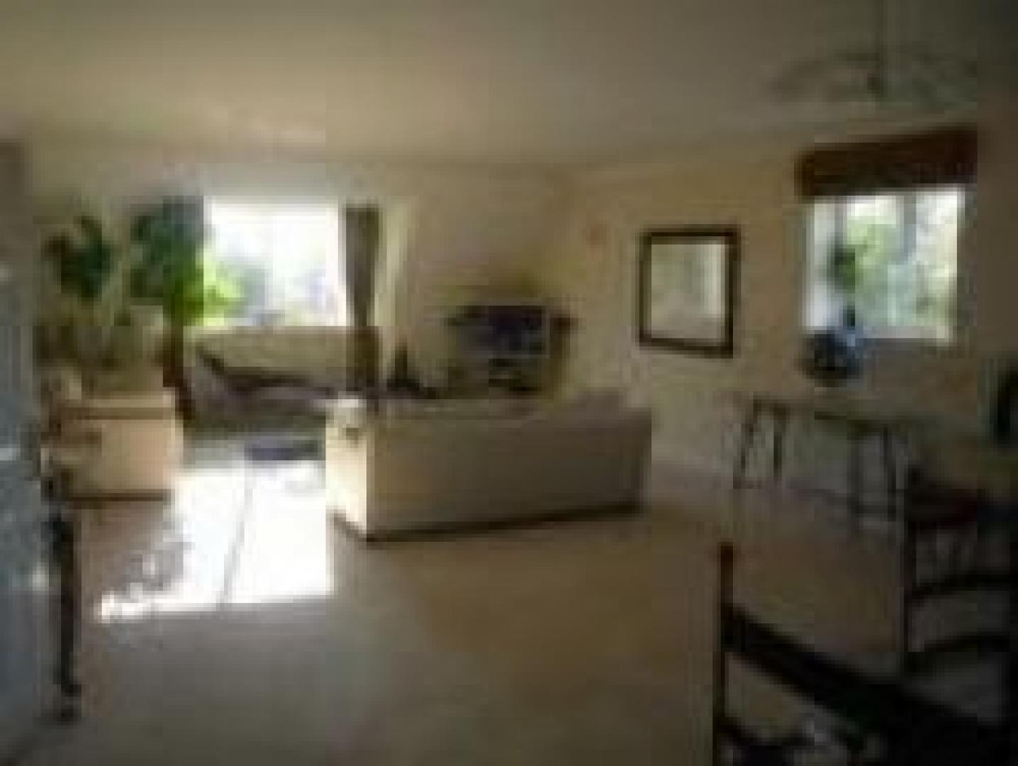 			STUNNING PENTHOUSE, 3 Bedroom, 1 bath, 1 reception Flat			 Hoptree Close, WOODSIDE PARK