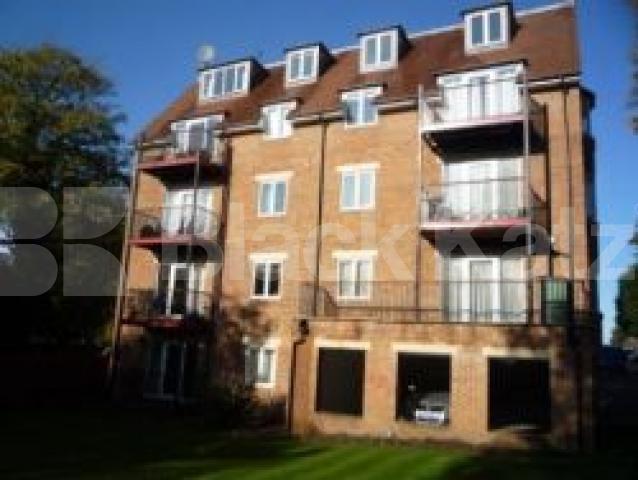 			Like no other!, 3 Bedroom, 1 bath, 1 reception Penthouse			 Hoptree Close, WOODSIDE PARK