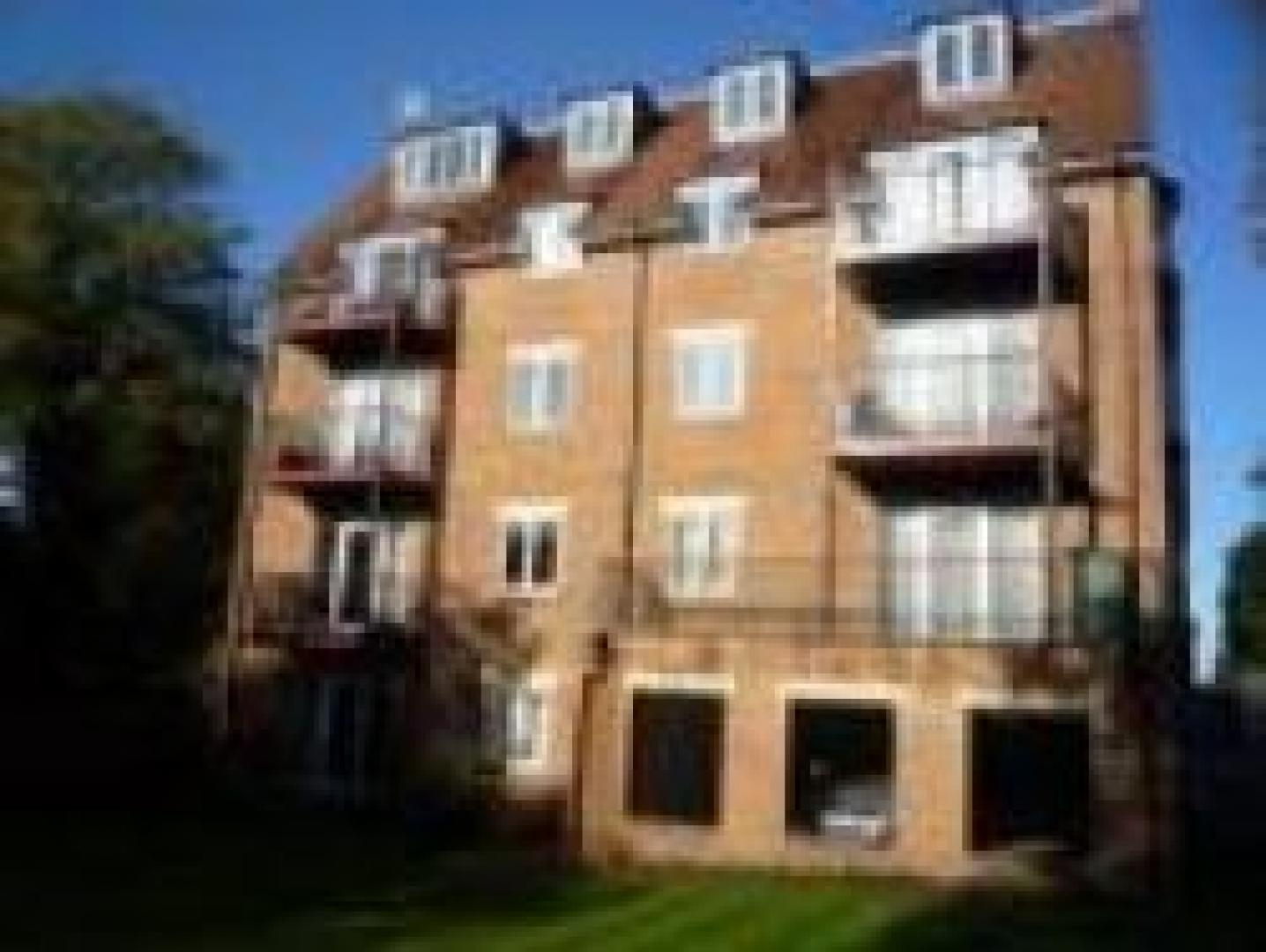 			STUNNING PENTHOUSE, 3 Bedroom, 1 bath, 1 reception Flat			 Hoptree Close, WOODSIDE PARK