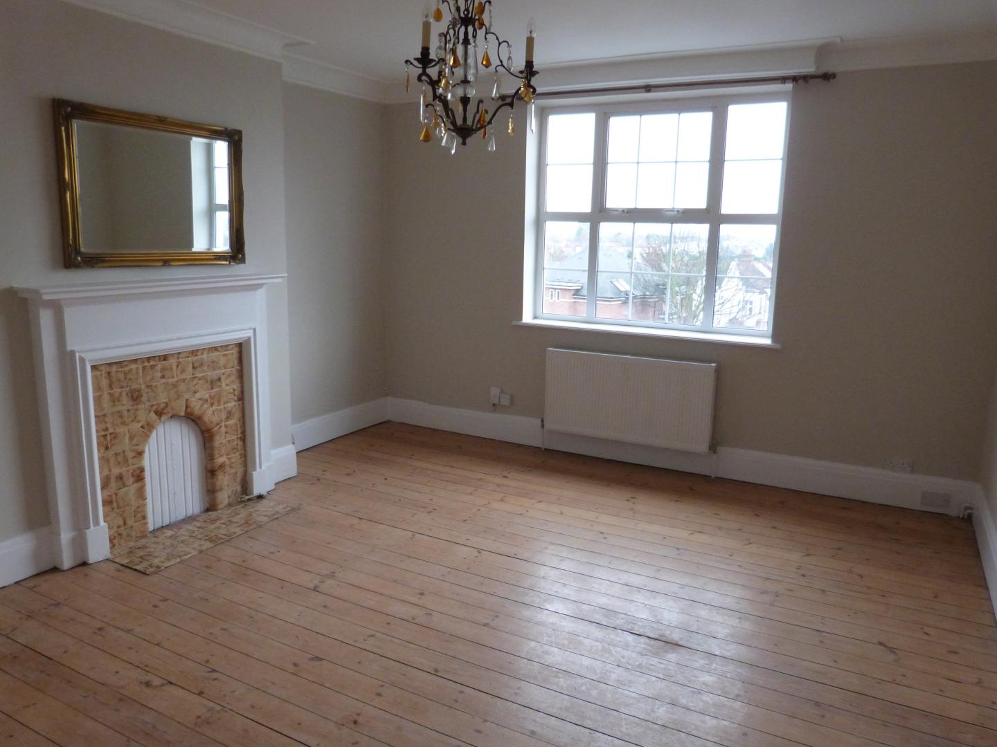 			PERIOD CHARM!, 4 Bedroom, 1 bath, 1 reception Flat			 Sidmouth Road, WILLESDEN GREEN/QUEENS PARK