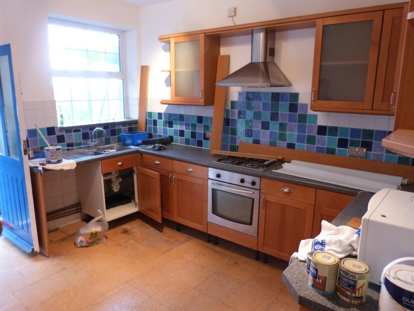 			PERIOD CHARM!, 4 Bedroom, 1 bath, 1 reception Flat			 Sidmouth Road, WILLESDEN GREEN/QUEENS PARK