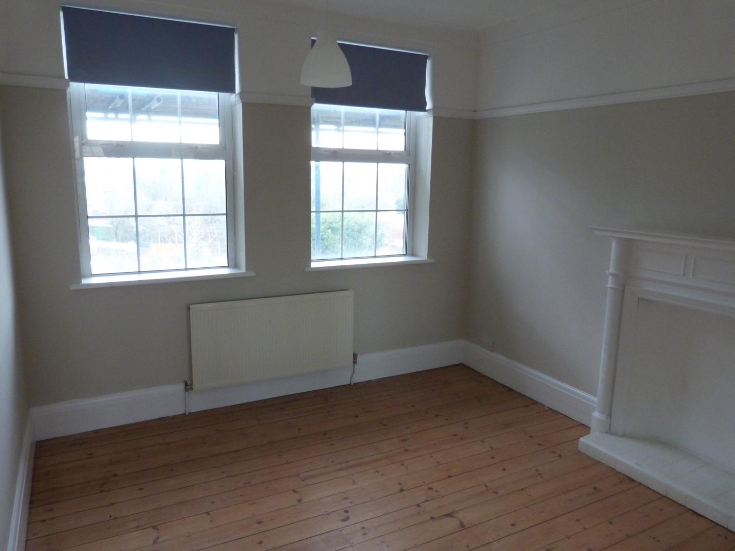 			PERIOD CHARM!, 4 Bedroom, 1 bath, 1 reception Flat			 Sidmouth Road, WILLESDEN GREEN/QUEENS PARK