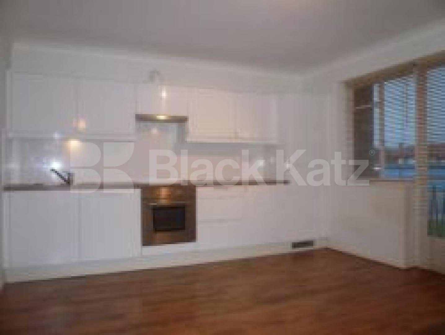 			2 Bedroom, 1 bath, 1 reception Flat			 Chase Side, SOUTHGATE N14