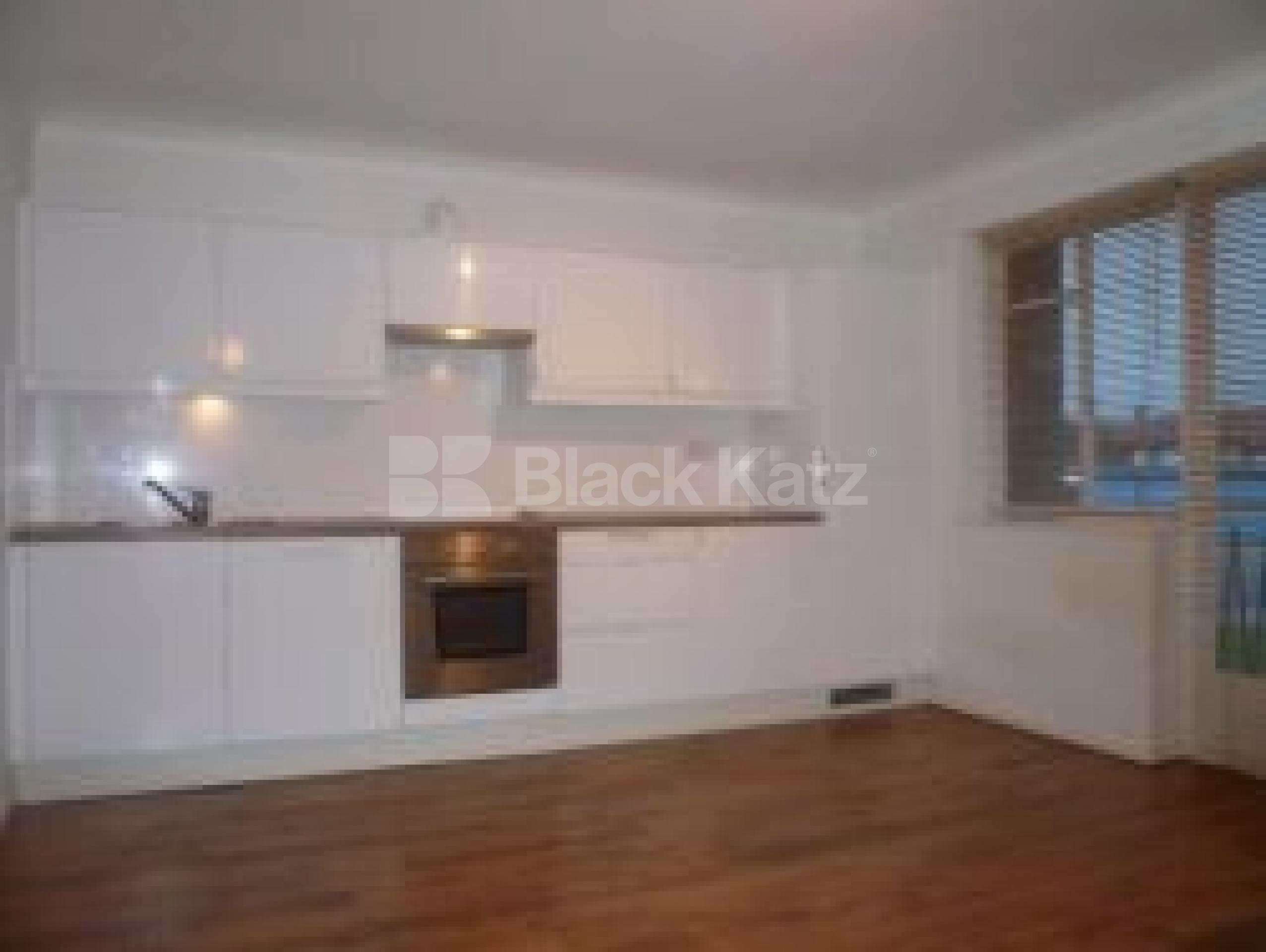 			2 Bedroom, 1 bath, 1 reception Flat			 Chase Side, SOUTHGATE N14 N14