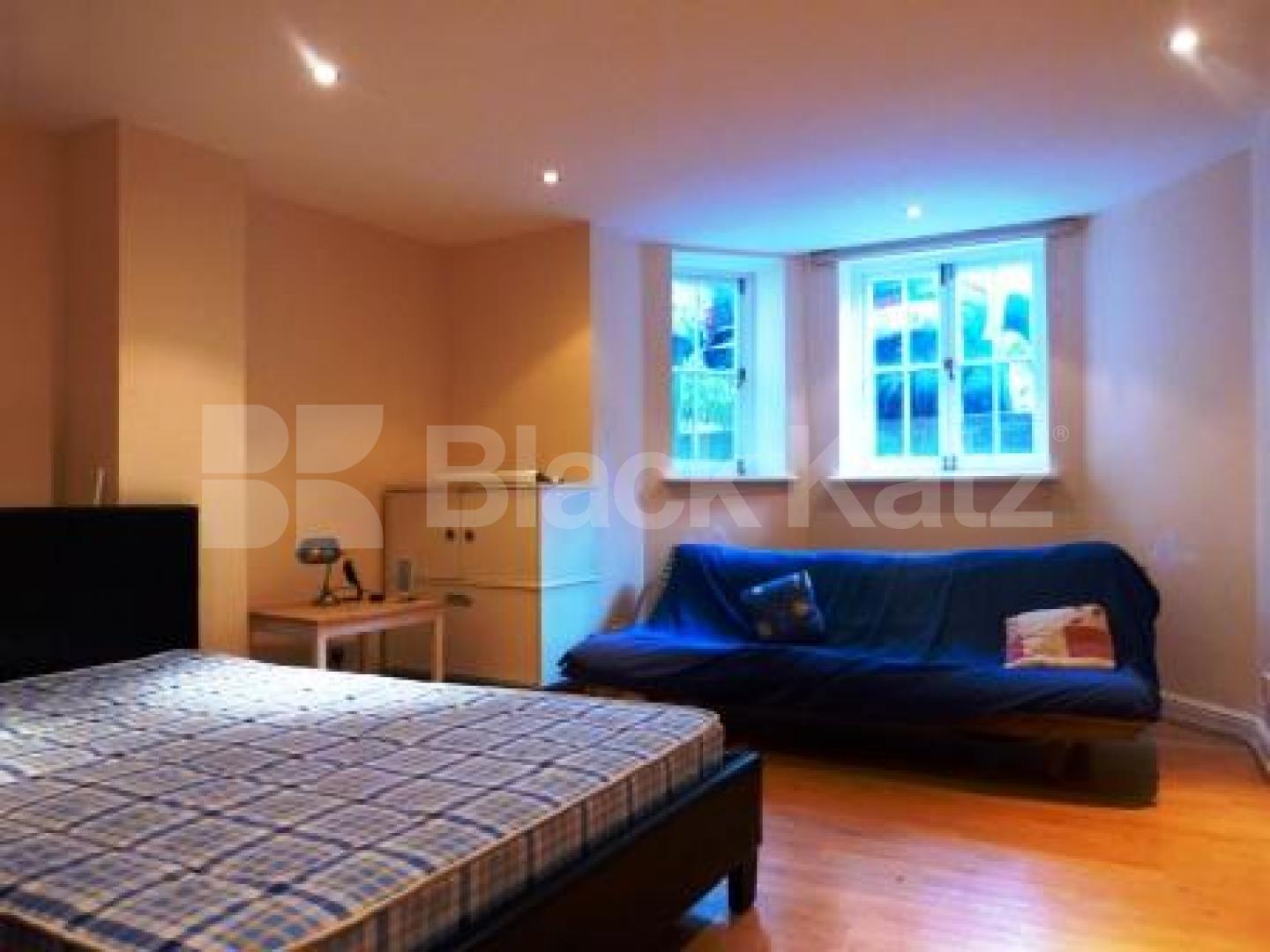 			Inludes all bills, Studio Apartment, 1 bath, 1 reception Ground Floor Flat			 Southwood Avenue, Highgate