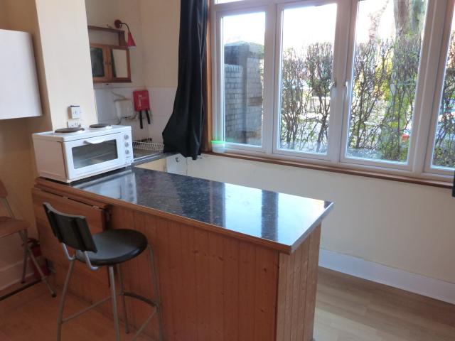 			Studio Apartment, 1 bath, 1 reception Studio			 Brondesbury Villas, QUEENS PARK