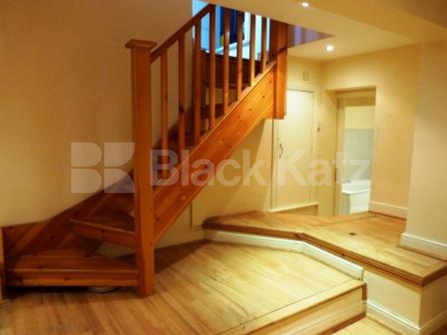 			Inludes all bills, Studio Apartment, 1 bath, 1 reception Ground Floor Flat			 Southwood Avenue, Highgate