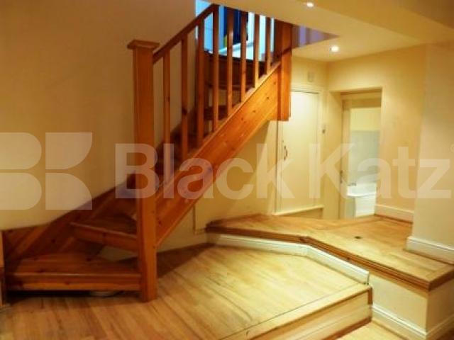 			Inludes all bills, Studio Apartment, 1 bath, 1 reception Ground Floor Flat			 Southwood Avenue, Highgate